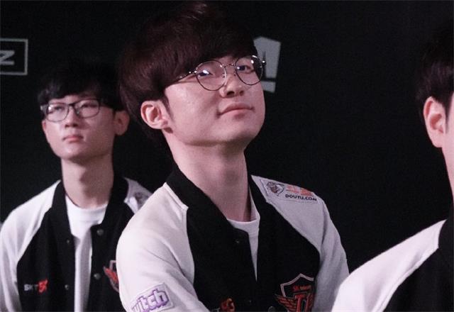 洲际赛后,faker就立下13连胜falg,虽然没有实现,但是也是成功扭转了不