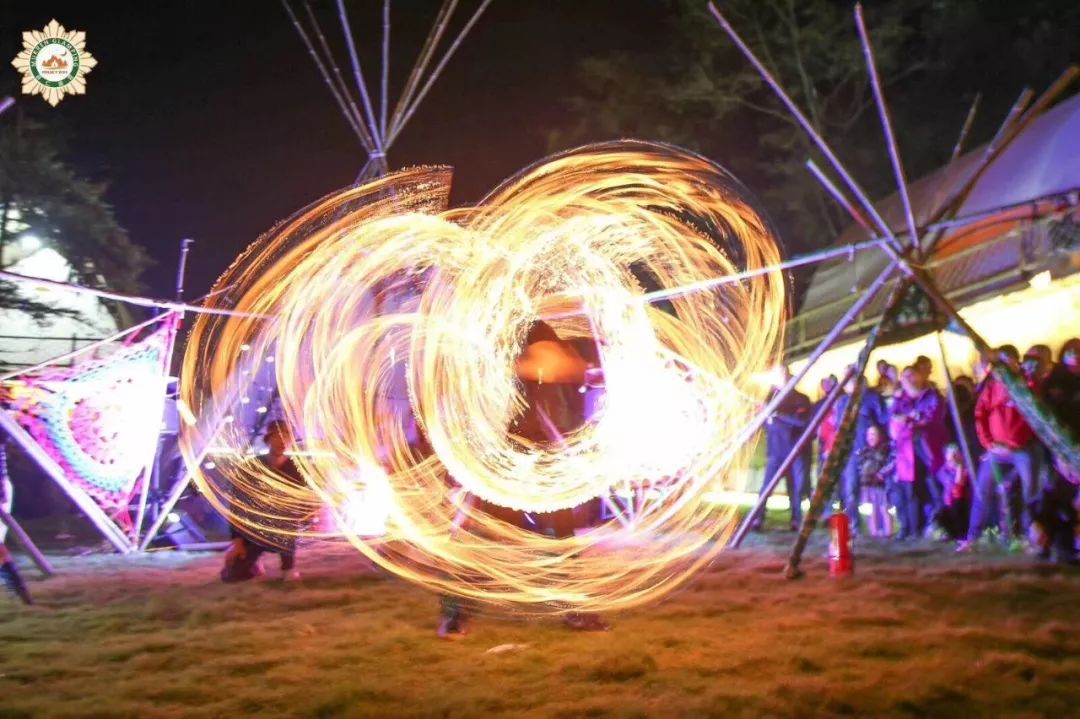 杭州1h的山谷秘境野奢帐篷,住270°森林木屋,享音乐会篝火派对_慕仁