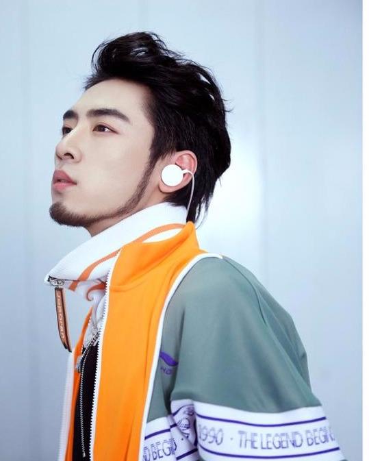 实力让综艺节目选中了吧,而高天鹤现在需要做的就是抓住这两次的资源