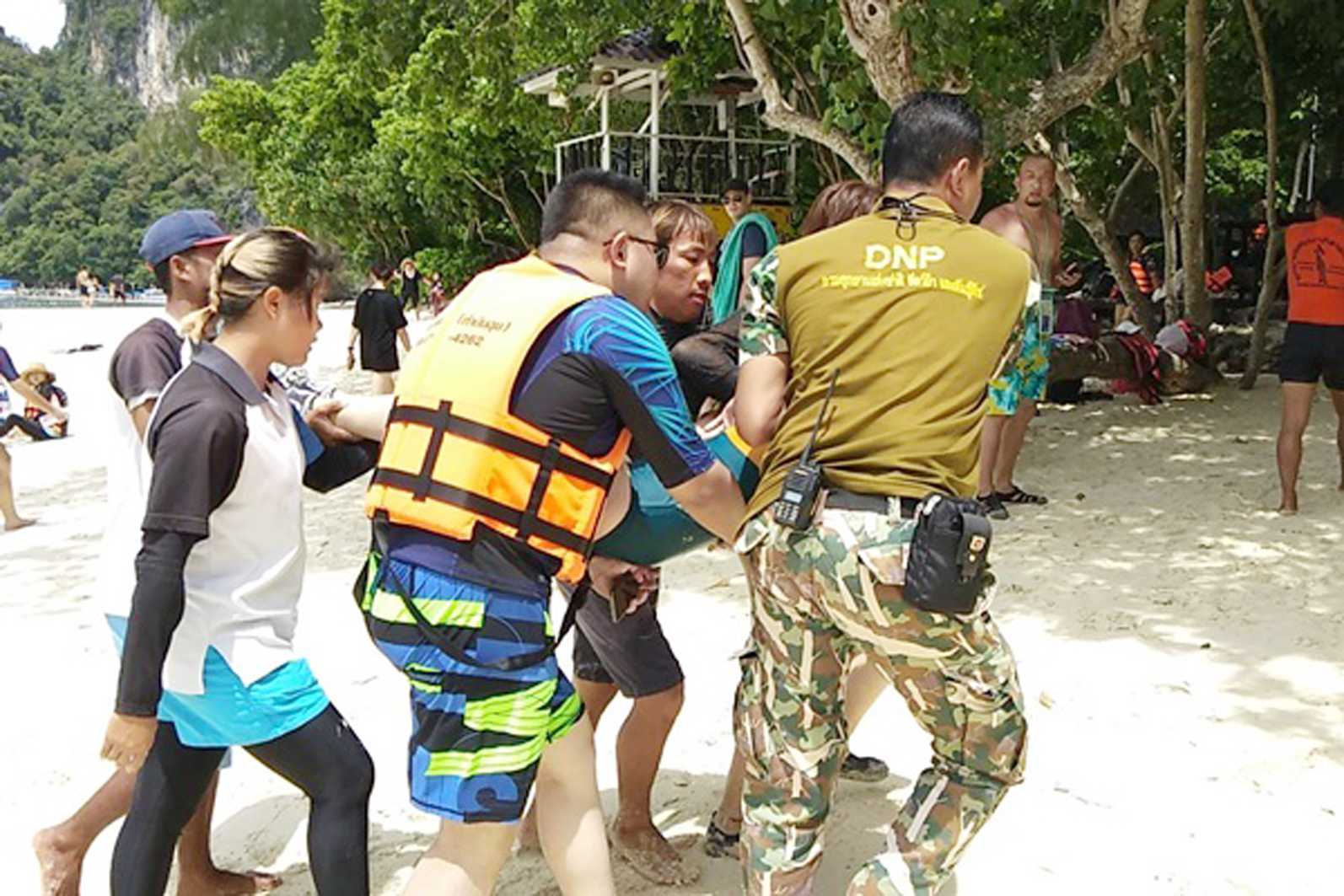 加上潜水时不愿穿救生衣,因此才会溺水呼救