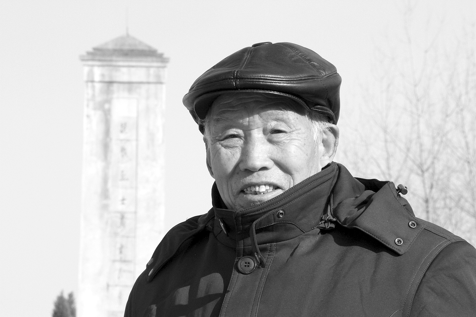 由于欧兴田严于律己,筹集来的每一分钱都明确用到陵园建设上,少数人想