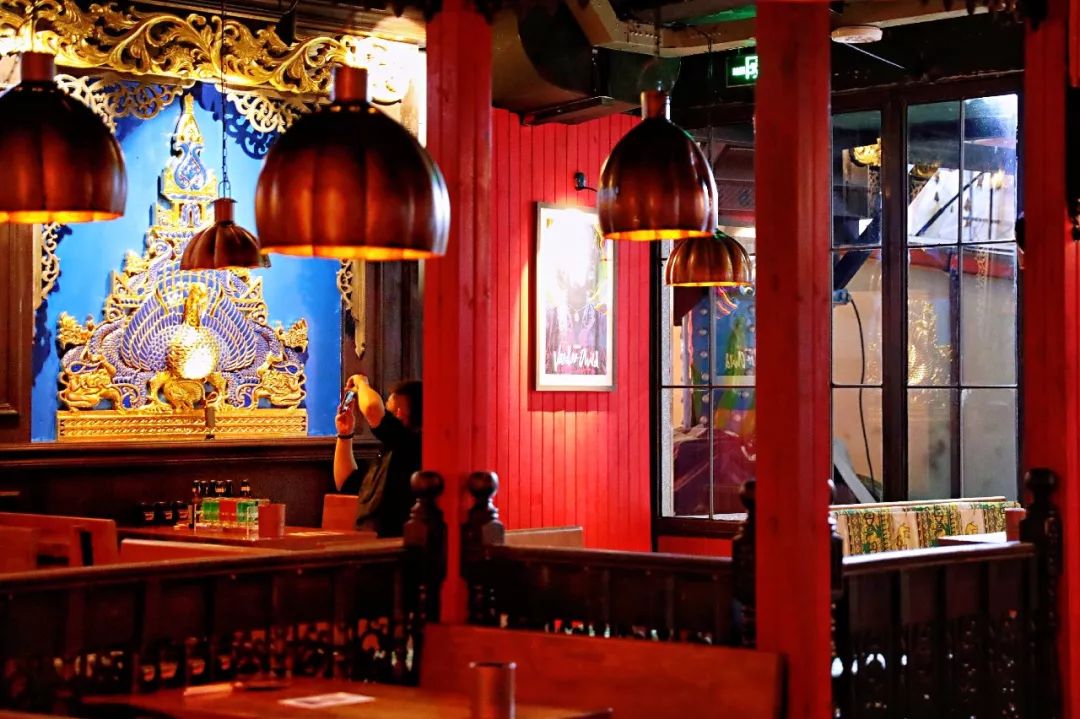 helens小酒馆(温州欧洲城店)地址:温州市鹿城区矮登桥路228号欧洲城