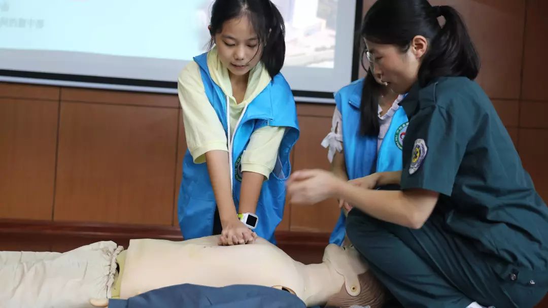 130余名中小学生 变身"小小急救员"