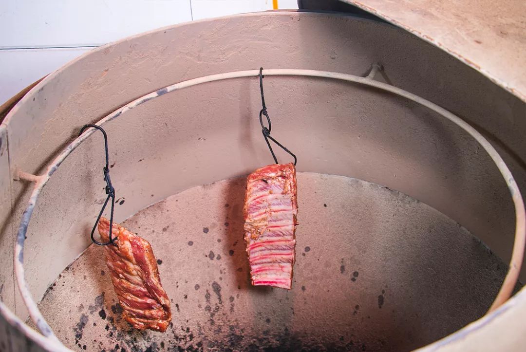 吊炉烤排骨现打精酿凌晨2点不打烊