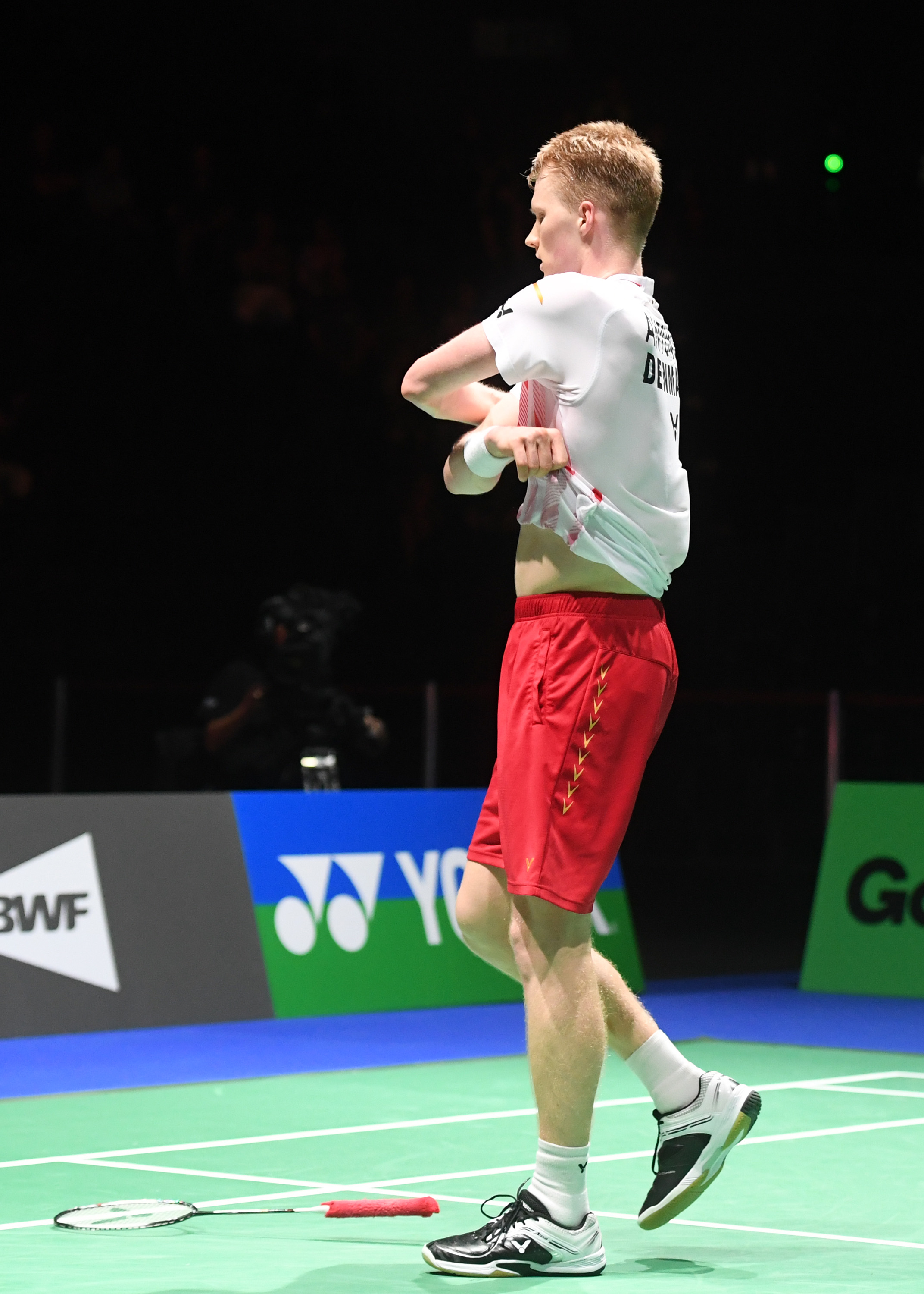 羽毛球丨世锦赛:谌龙无缘四强