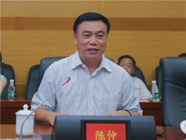 三亚中心医院与海医洽谈合作 打造综合性医院