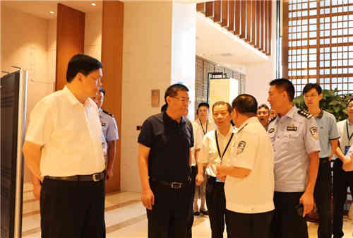 公安部治安管理局副局长钱熊飞到郑东分局视察安保组织工作