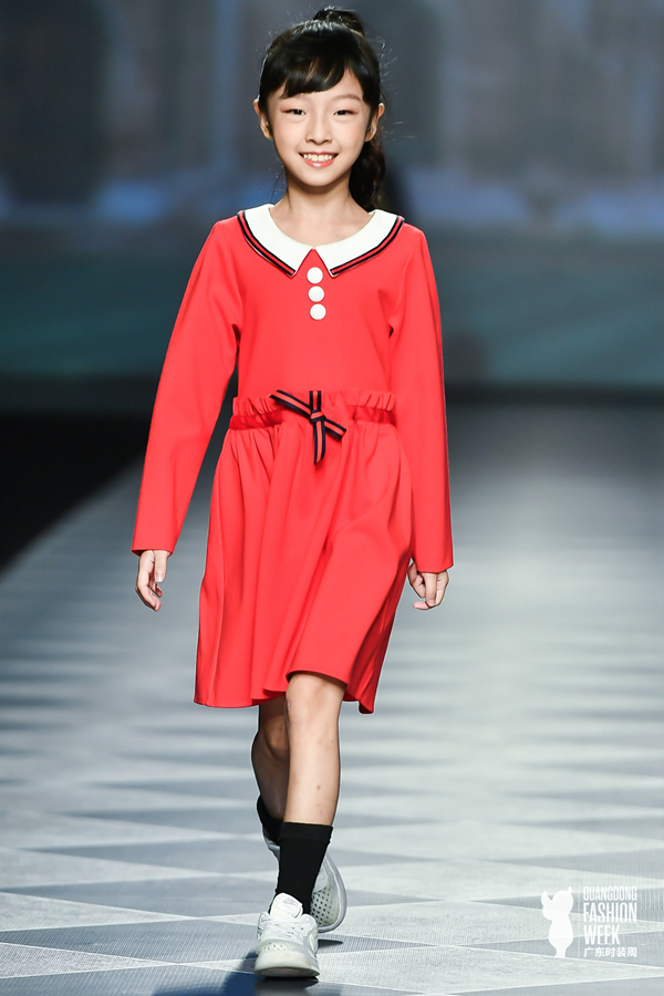 望子成龙子子成龙校园新品发布秀用东方审美展现出别样的优雅