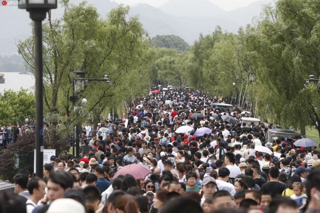 日在國務院政策例行吹風會說,將會同有關部門繼續推動國有景區更大