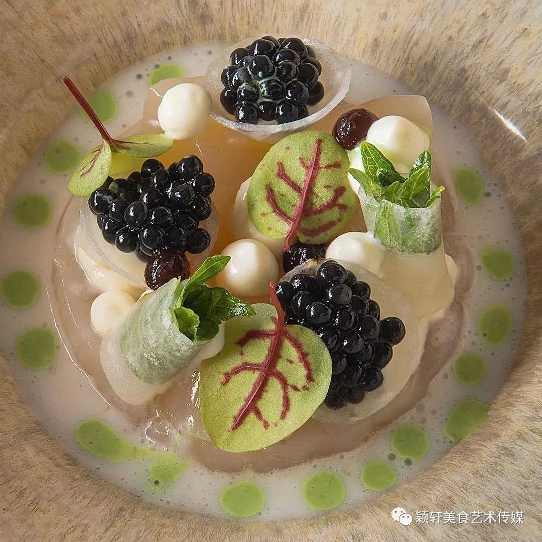 米其林餐厅里chef的摆盘艺术与餐具搭配