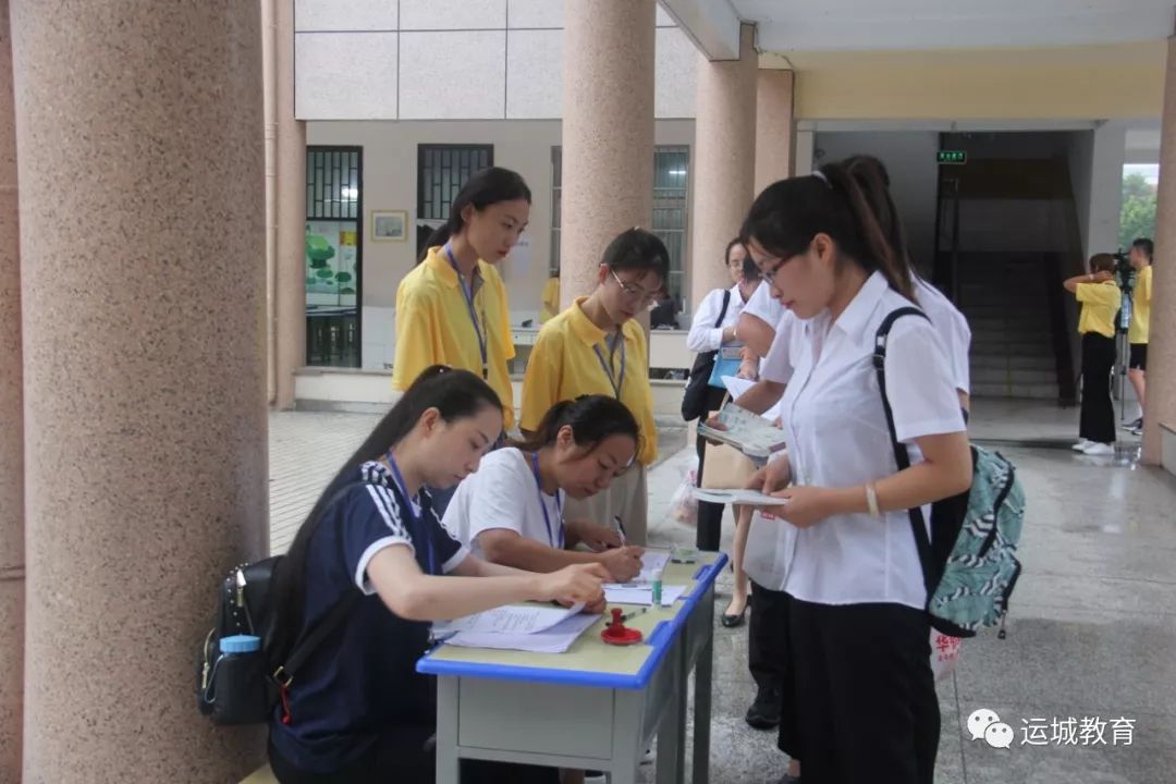 李明巡视我市特岗教师招聘面试工作