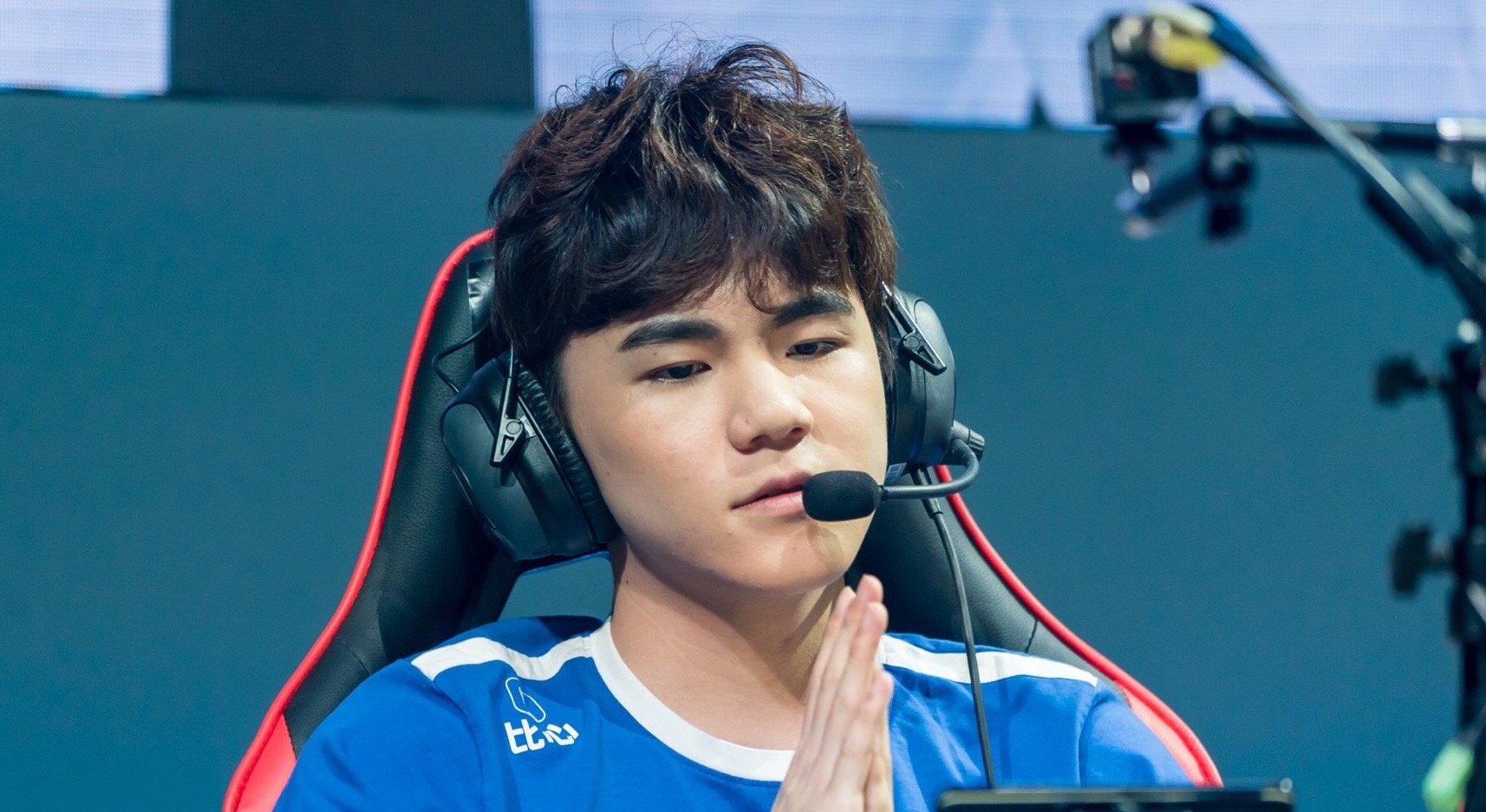 estar诺言直播消极道歉却不提骂人投降粉丝疯狂洗白