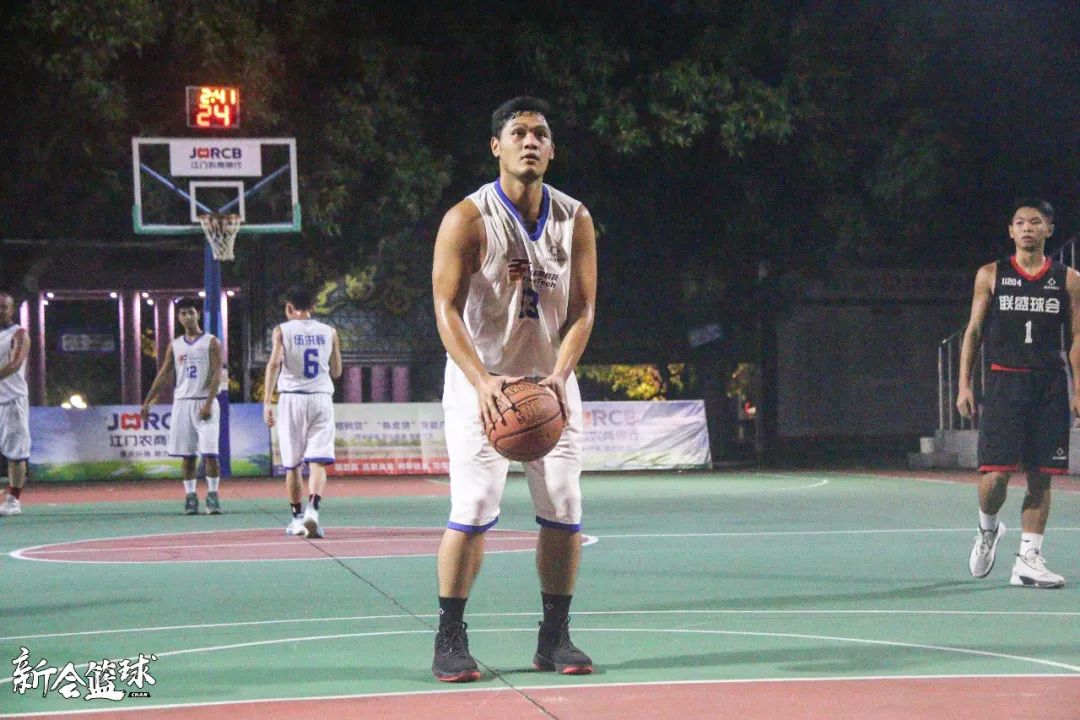 心熙茶业5号阮江峰拿到26分6篮板,16号李文杰15分,4号冯子豪12分,5号