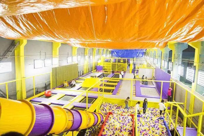 特价票倒计时平度网红蹦床乐园抓紧囤票一票畅玩到嗨