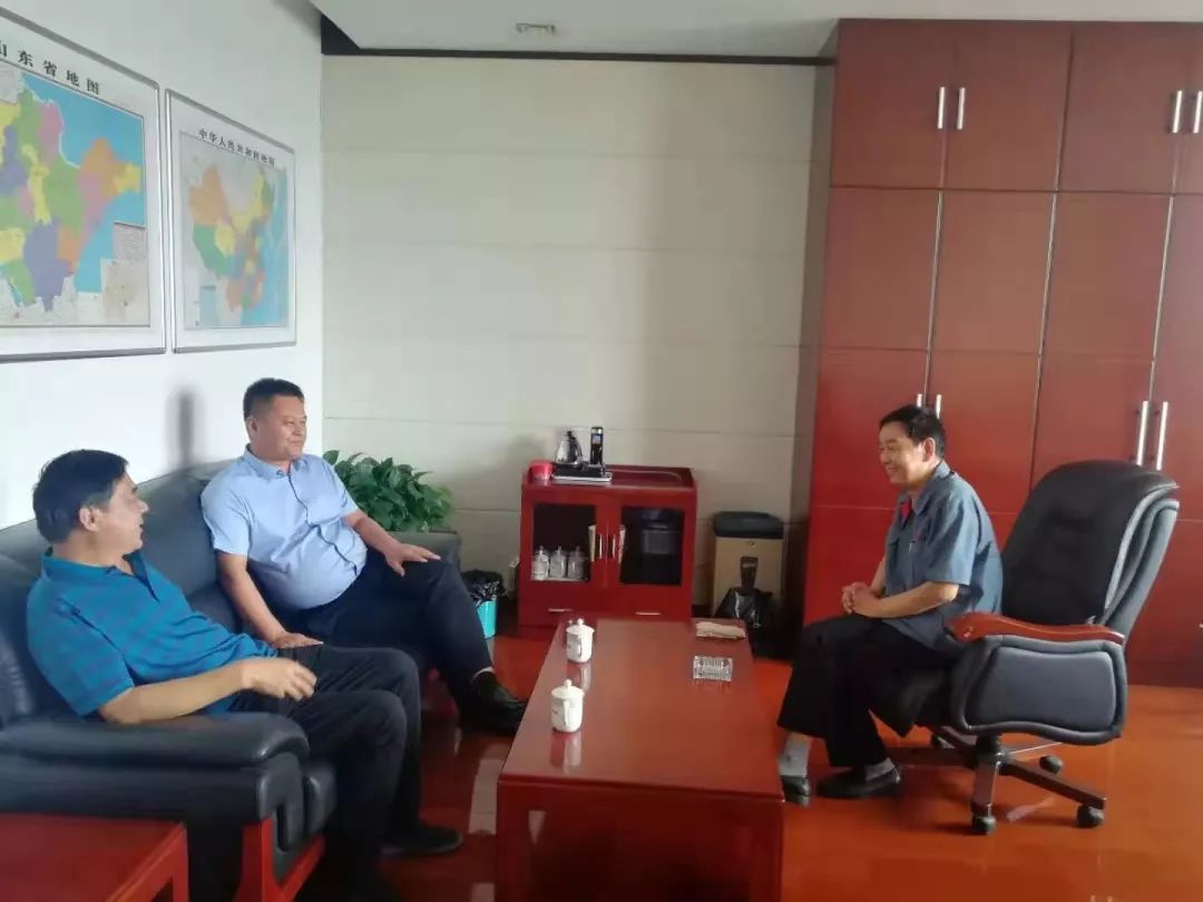 王保利一行实地考察了企业生产车间