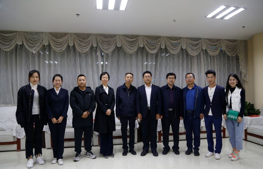 神木市委书记杨成林等市领导观看院线电影那人那事