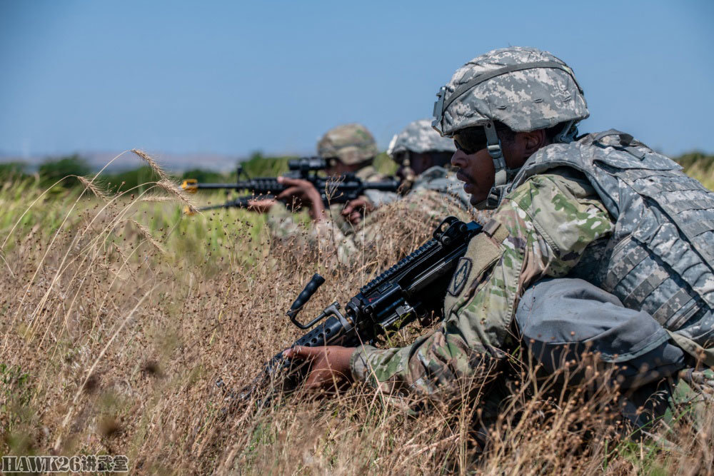 原创美军野战炮兵实战演习 m270展现"钢雨"威力 士兵当伤员挨针