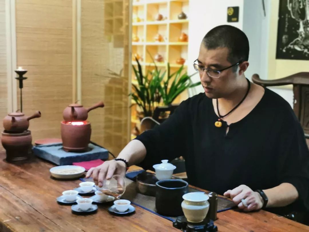 师资介绍(含学习费,资料费,茶样费)培训费用:3800元 / 人下午 14:00