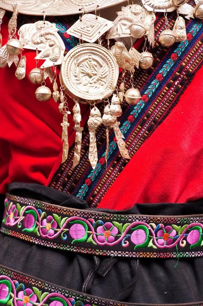 其中,生活在这片土地上的仡佬族,便因其技艺高超的刺绣,入选第五批