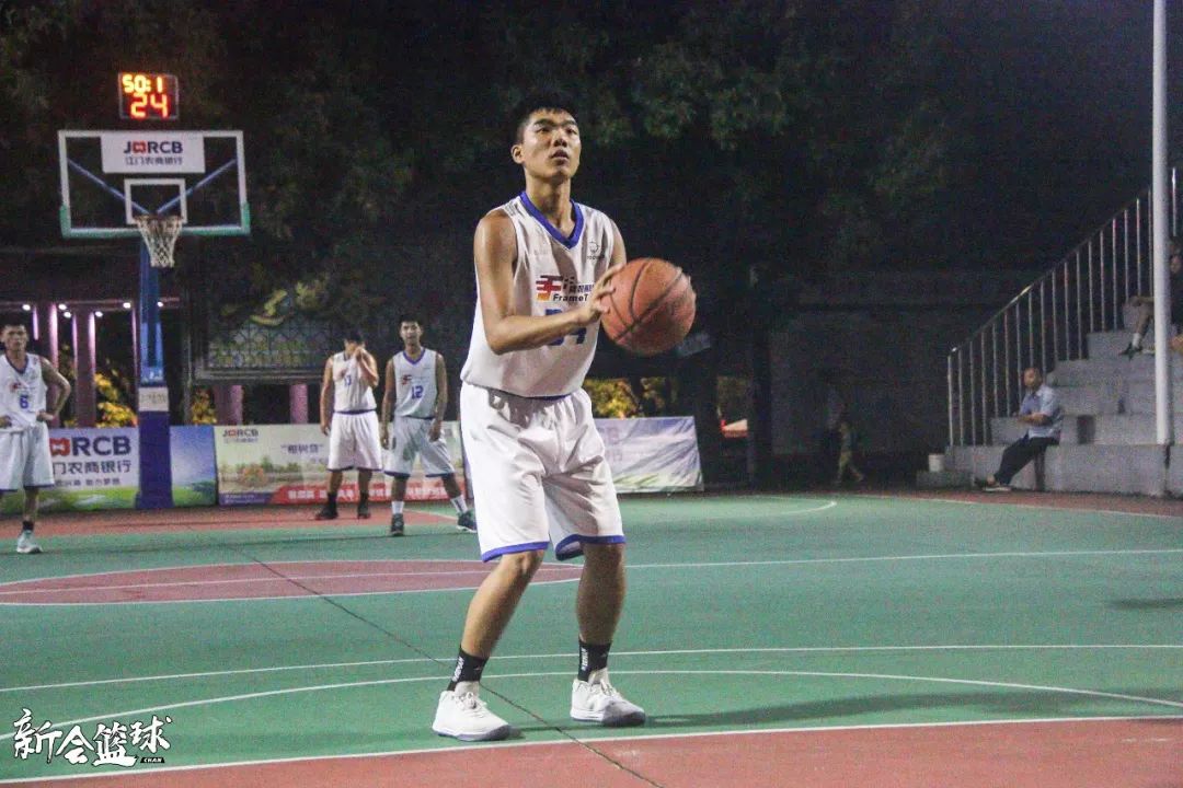 心熙茶业5号阮江峰拿到26分6篮板,16号李文杰15分,4号冯子豪12分,5号