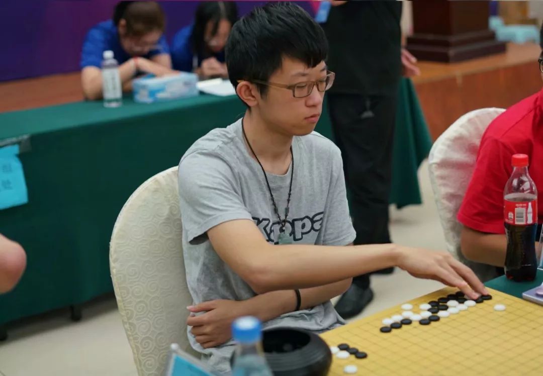 刘睿智,1996年出生,山东济南人,本次比赛8胜5负邓威邓威,2000年出生