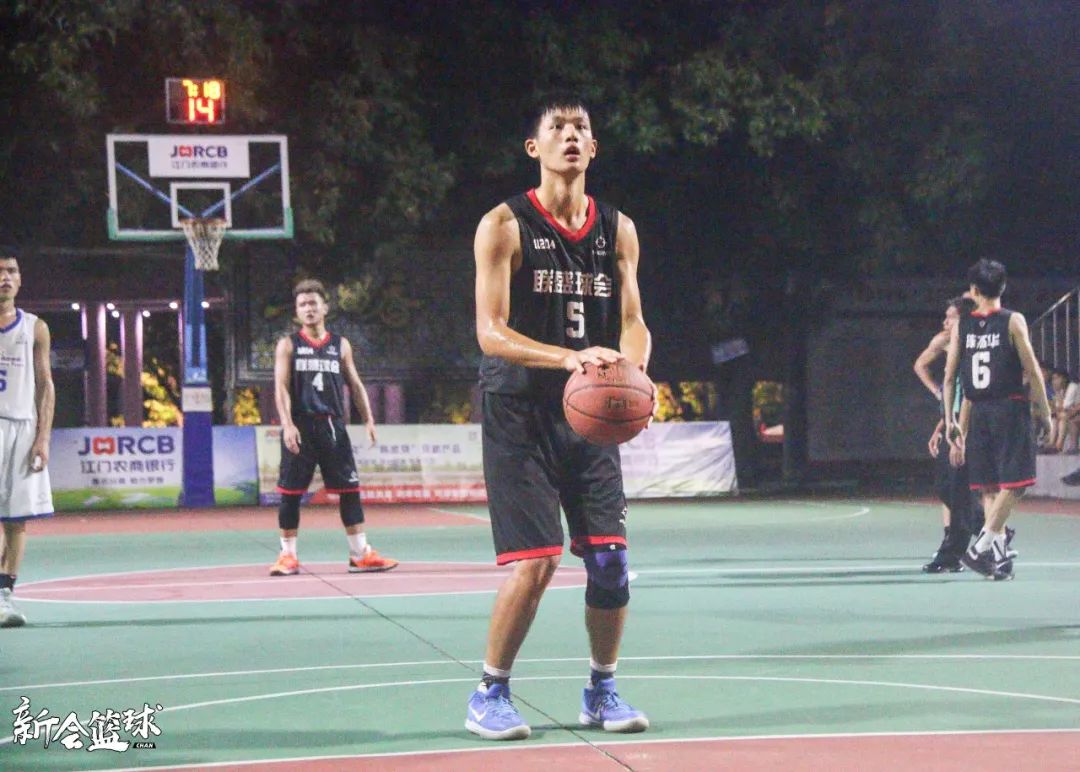 心熙茶业5号阮江峰拿到26分6篮板,16号李文杰15分,4号冯子豪12分,5号