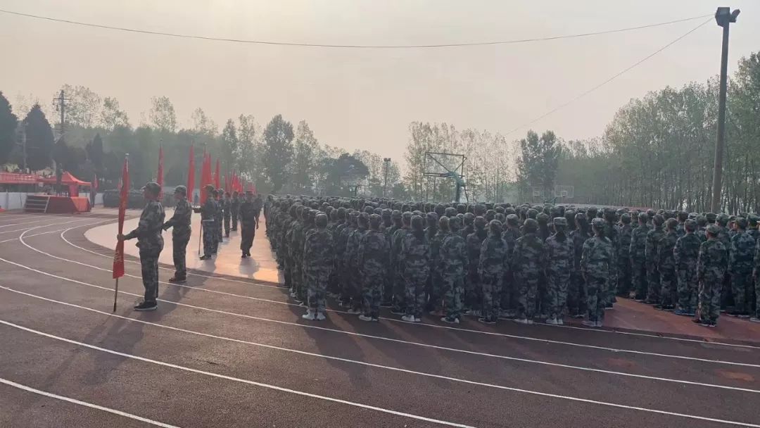 正阳二高高一新生开始军训了!