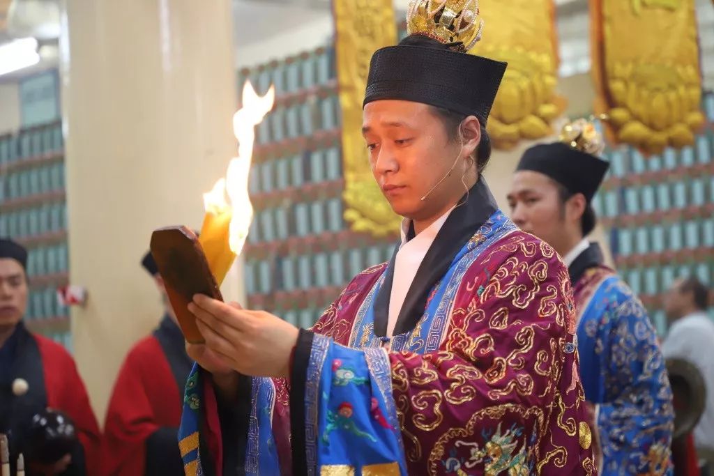 视频图集北京白云观主法新加坡三清宫超度大法会荡秽