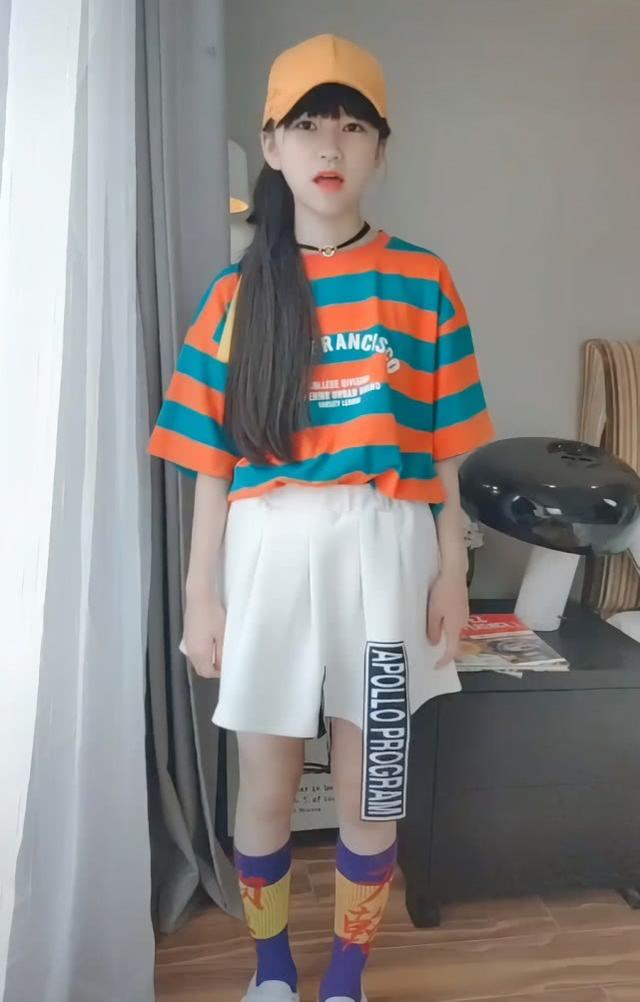建议00后别再穿白袜子了low爆看看05后这才是时髦