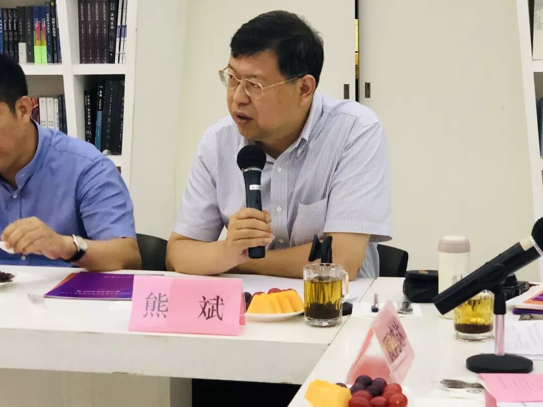 教授熊斌通报了中国队在2019年国际数学奥林匹克竞赛中喜摘金牌的佳讯