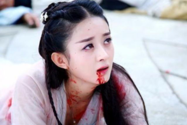 5位吐血倒地的古装美人,赵丽颖靠演技,她却靠眼神!