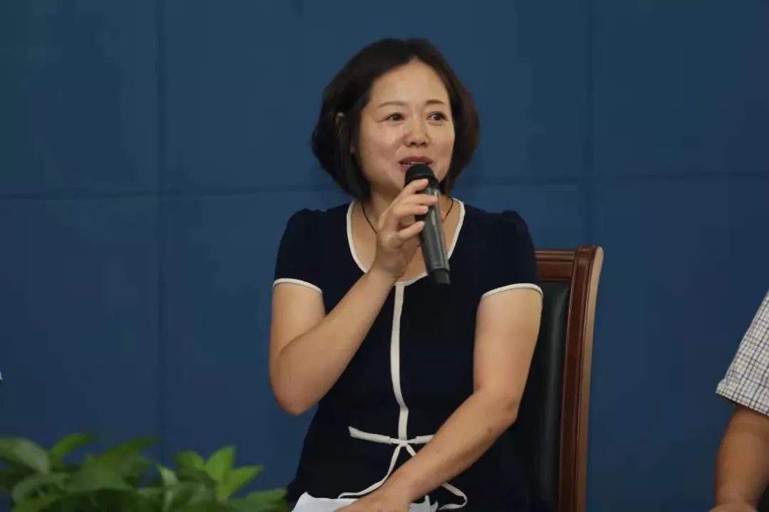 头脑风暴教育沙龙专家引领探讨从价值领导力到课程执行力