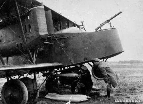 智慧人防云端上的恐怖战略轰炸机百年史话