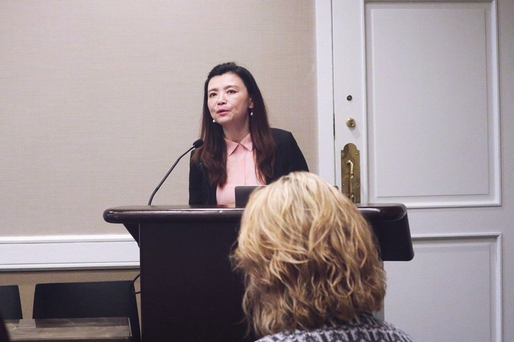 会上,阿里巴巴产业互联网中心主任陈威如,《商业评论》主编颜杰华