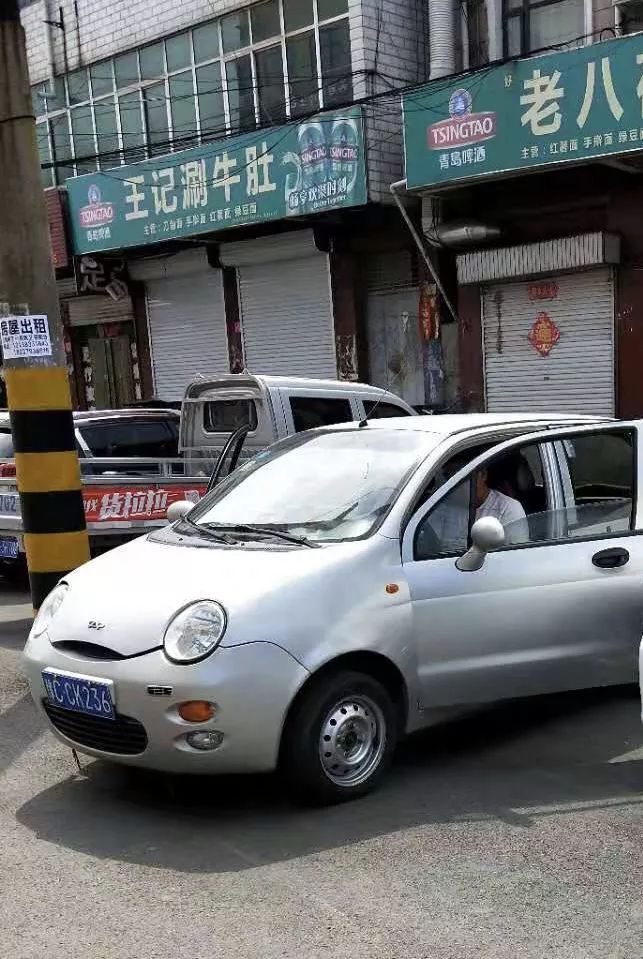 伊川县黑出租非法载客"黑出租"违法载客,安全让人忧