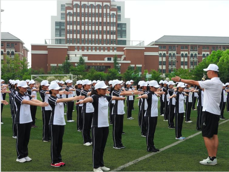 顶住烈日骄阳你们就是夏天最亮的南洋人