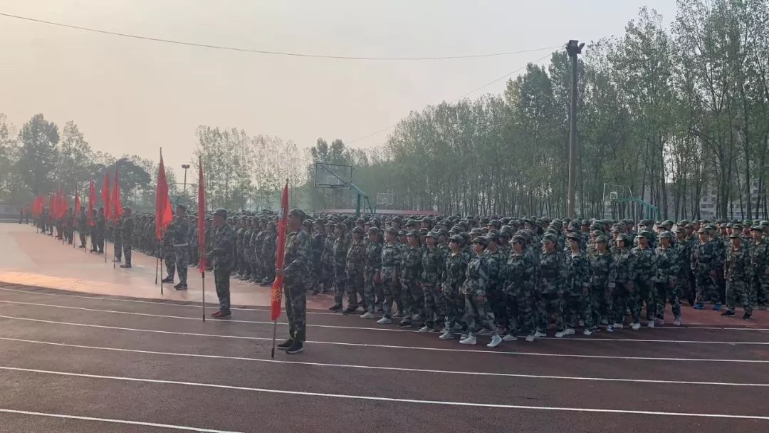 正阳二高高一新生开始军训了!