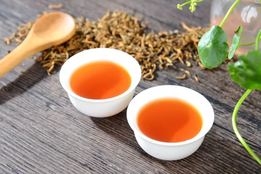 你喝过什么“颜色”的茶汤，茶汤的滋味为何这么丰富？_物质
