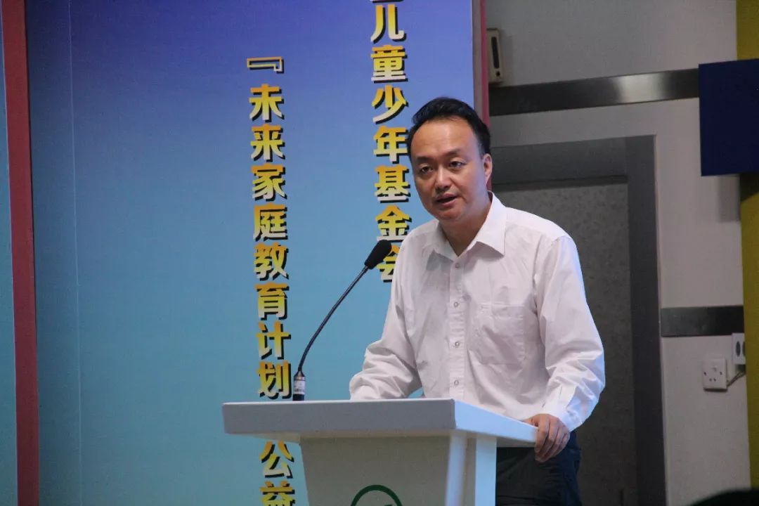 博士生导师,中国图画书创作研究中心主任陈晖教授;国家图书馆典藏阅览