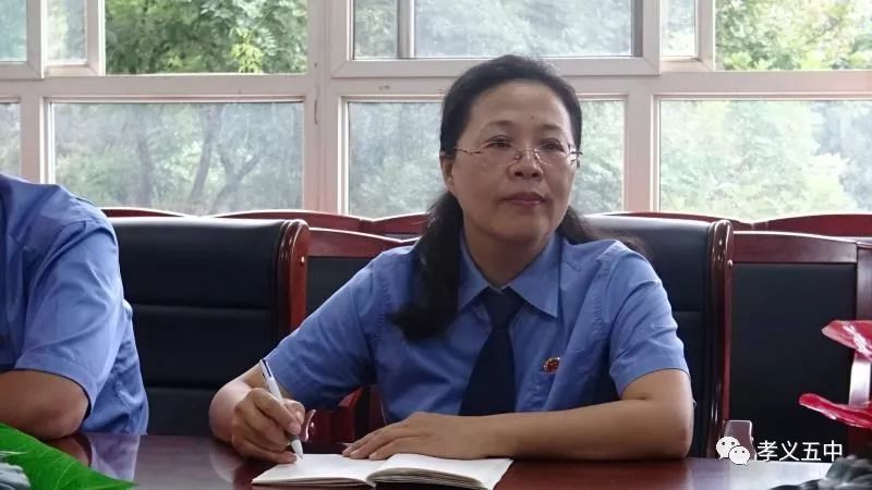 郭志萍主任与学生们以创设情景剧的模式进行了互动交流,针对学生提出