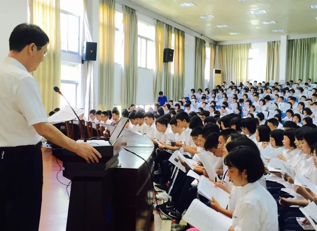 做有家国情怀的书生人陶仙法校长寄语2019级初一学子