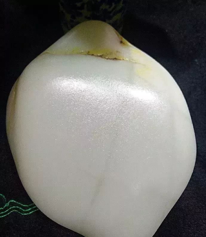 玉里长出这条线等于不值钱不知道这4大误区就是白扔钱