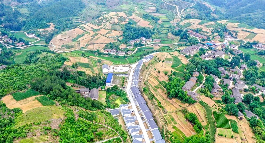 水坪镇乡村振兴的壮丽画卷一幅幅助力人民脱贫致富奔小康村村通,户户