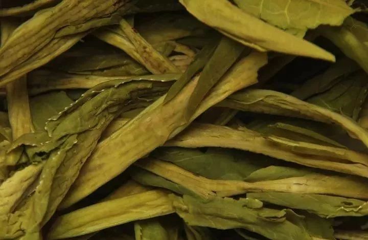 泡完的茶叶不要丢, 仔细看能看出茶叶好坏!