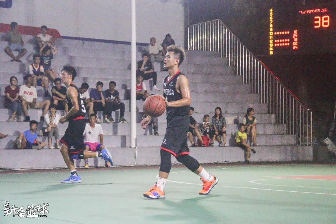 心熙茶业5号阮江峰拿到26分6篮板,16号李文杰15分,4号冯子豪12分,5号