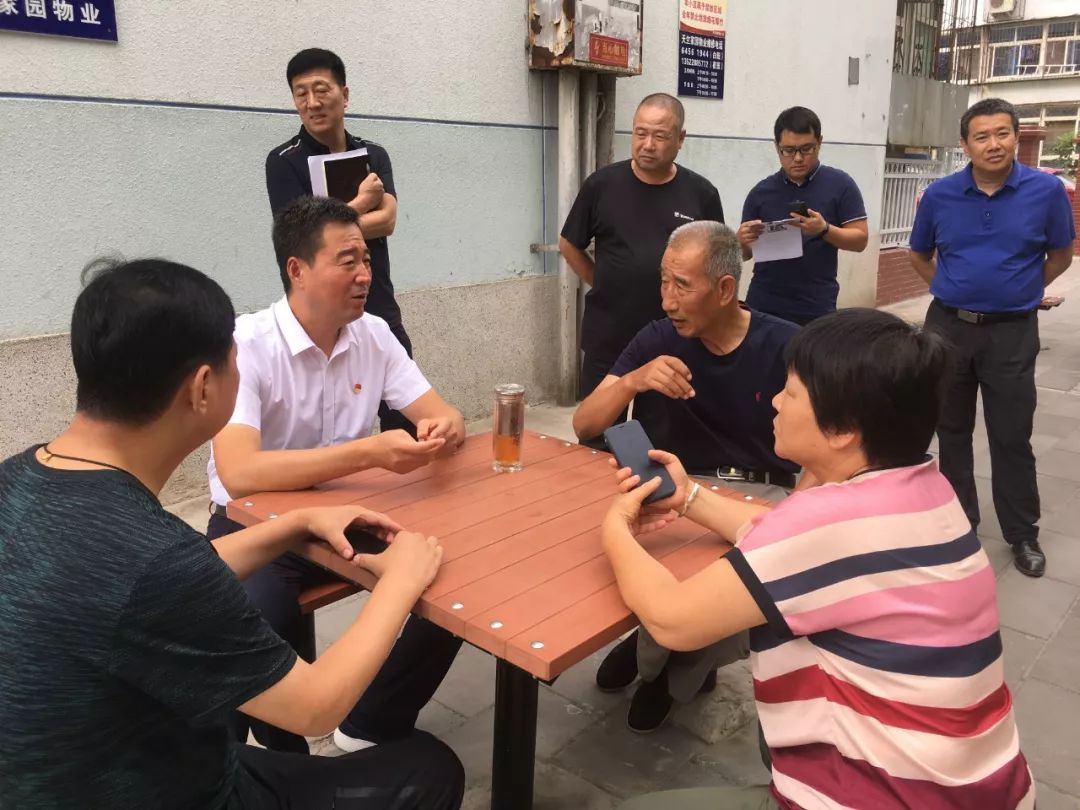 地区党委书记李子腾,党委副书记,镇长周靖慧等镇领导班子成员分别带队