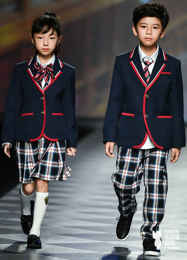 望子成龙子子成龙校园新品发布秀用东方审美展现出别样的优雅