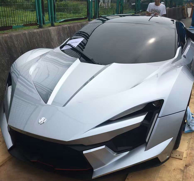 並且對性能以及車身做了升級,推出了第二代的萊肯——fenyrsupersport