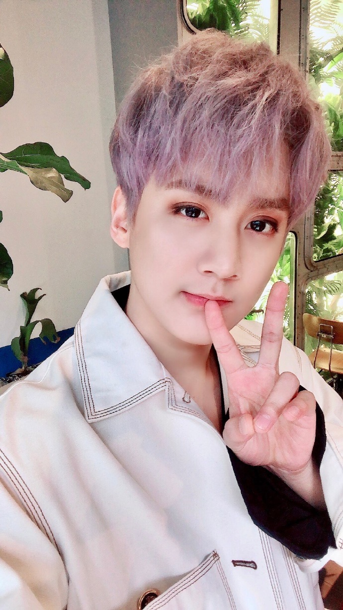 放进心底里收藏 teentop李灿熺未公开自拍释出