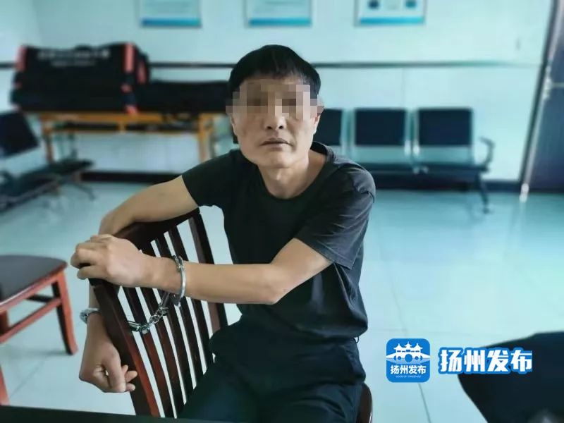 刚刚一逃犯在扬州高速收费站被抓获